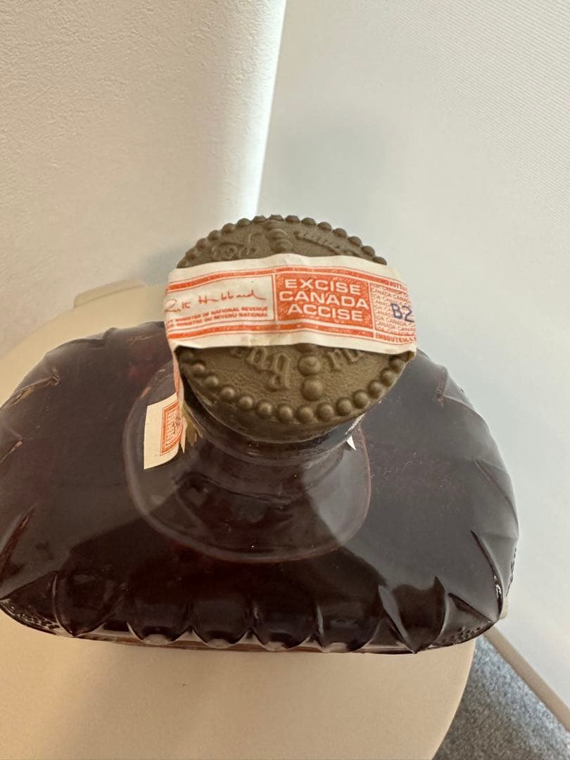 ウイスキー CROWN  fine deluxe 1.14L