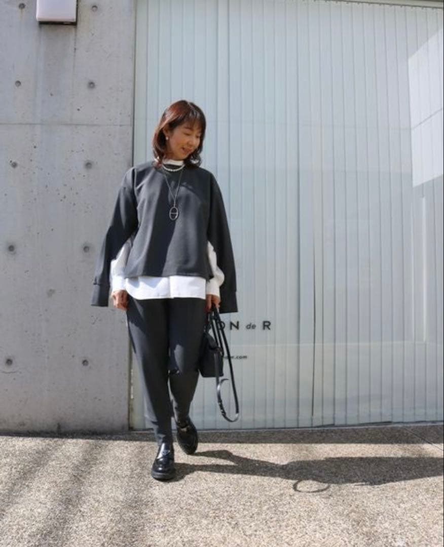 メゾンドアール　袖スリットプルオーバー maison de R