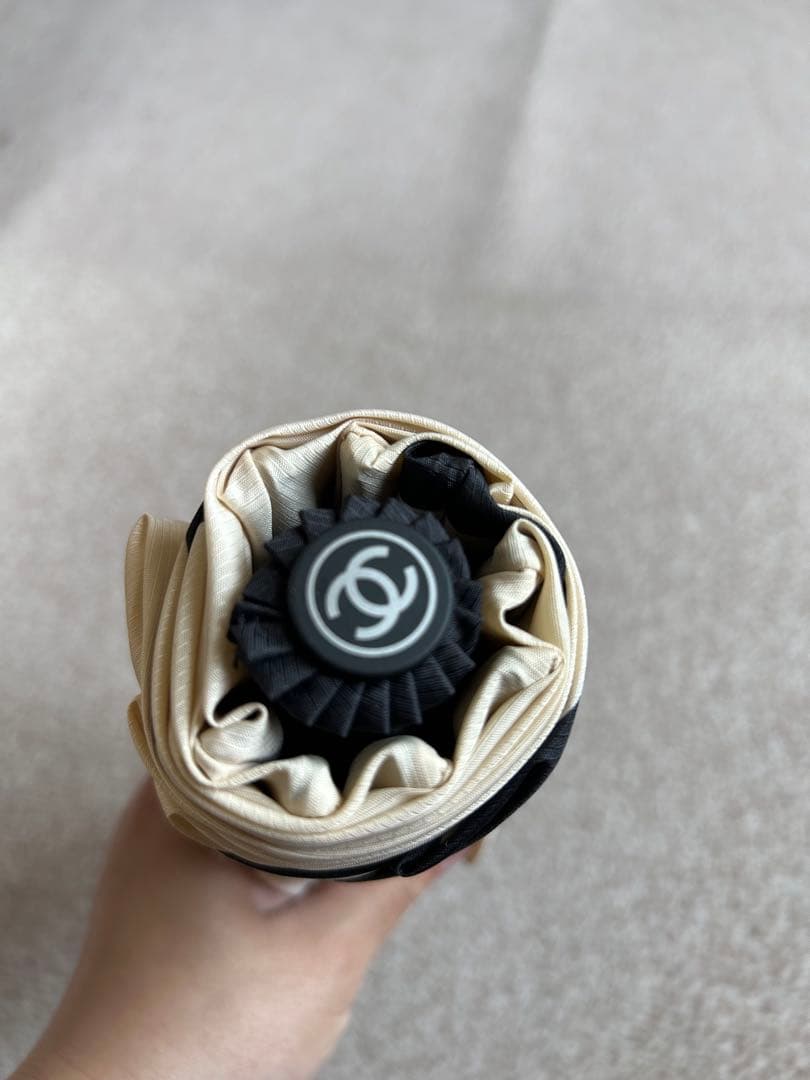 美品！CHANEL 折りたたみ傘 カメリア　ホワイト