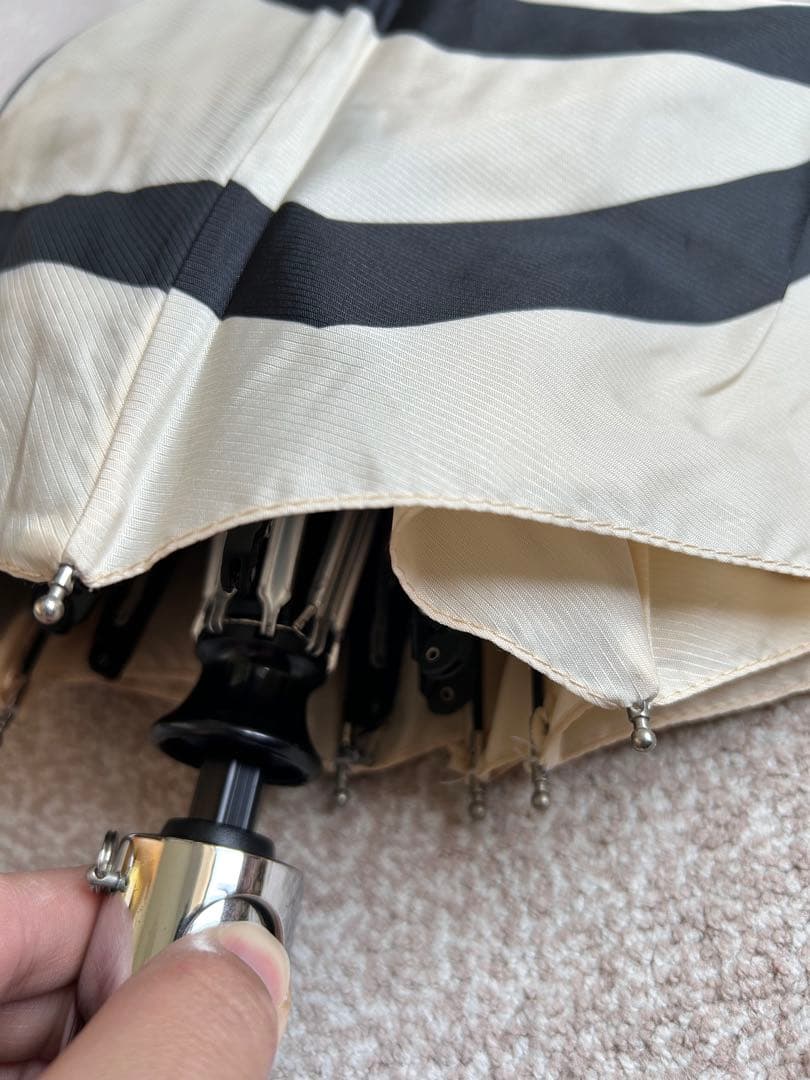 美品！CHANEL 折りたたみ傘 カメリア　ホワイト