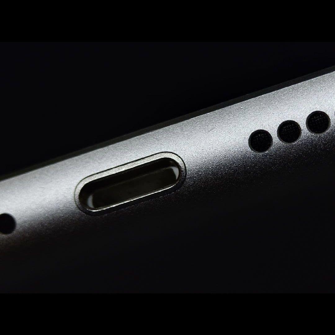 iPad 第6世代 128GB Silver Wi-Fiモデル