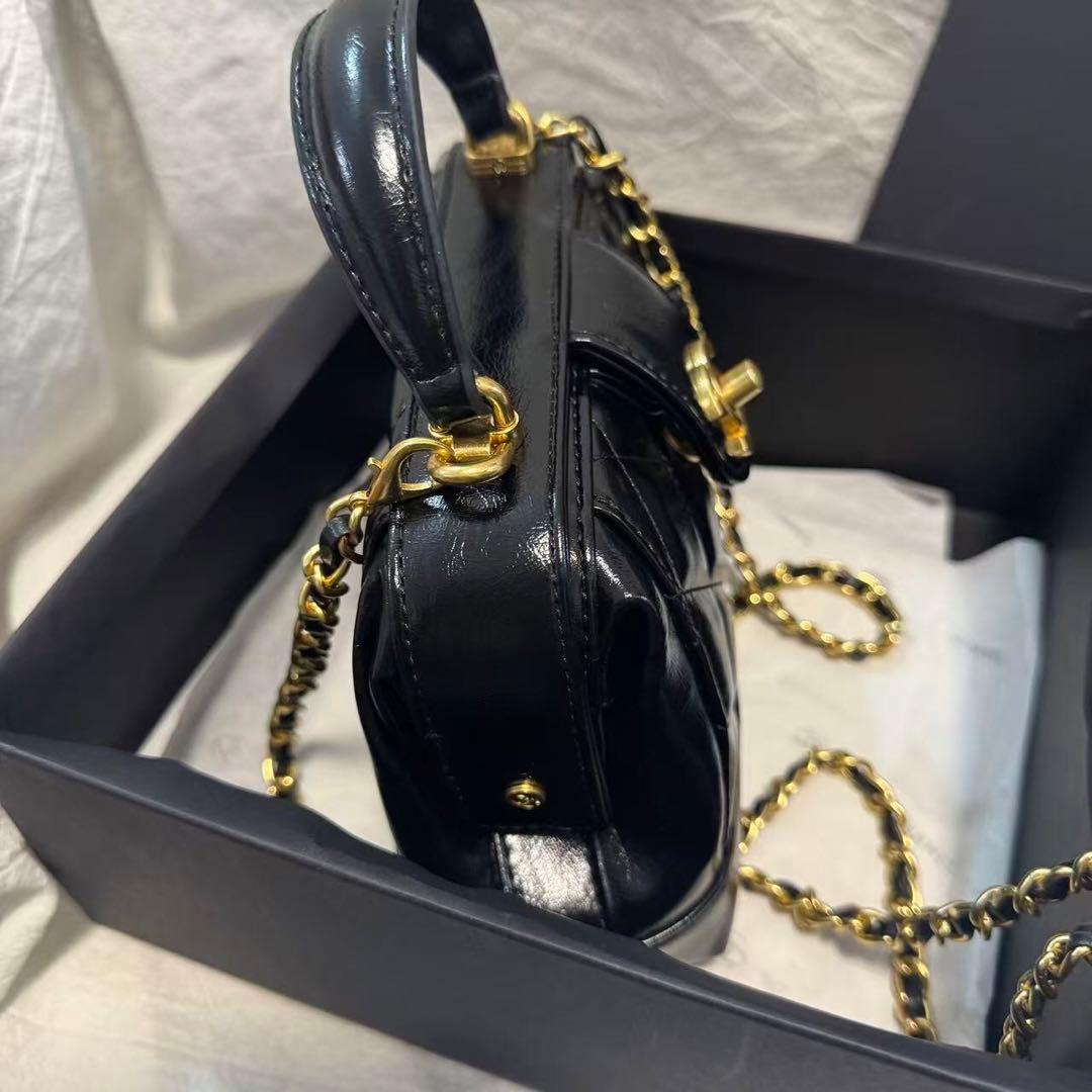 VIP限定 ノベルティキルティングチェーンショルダー エナメル バッグ
