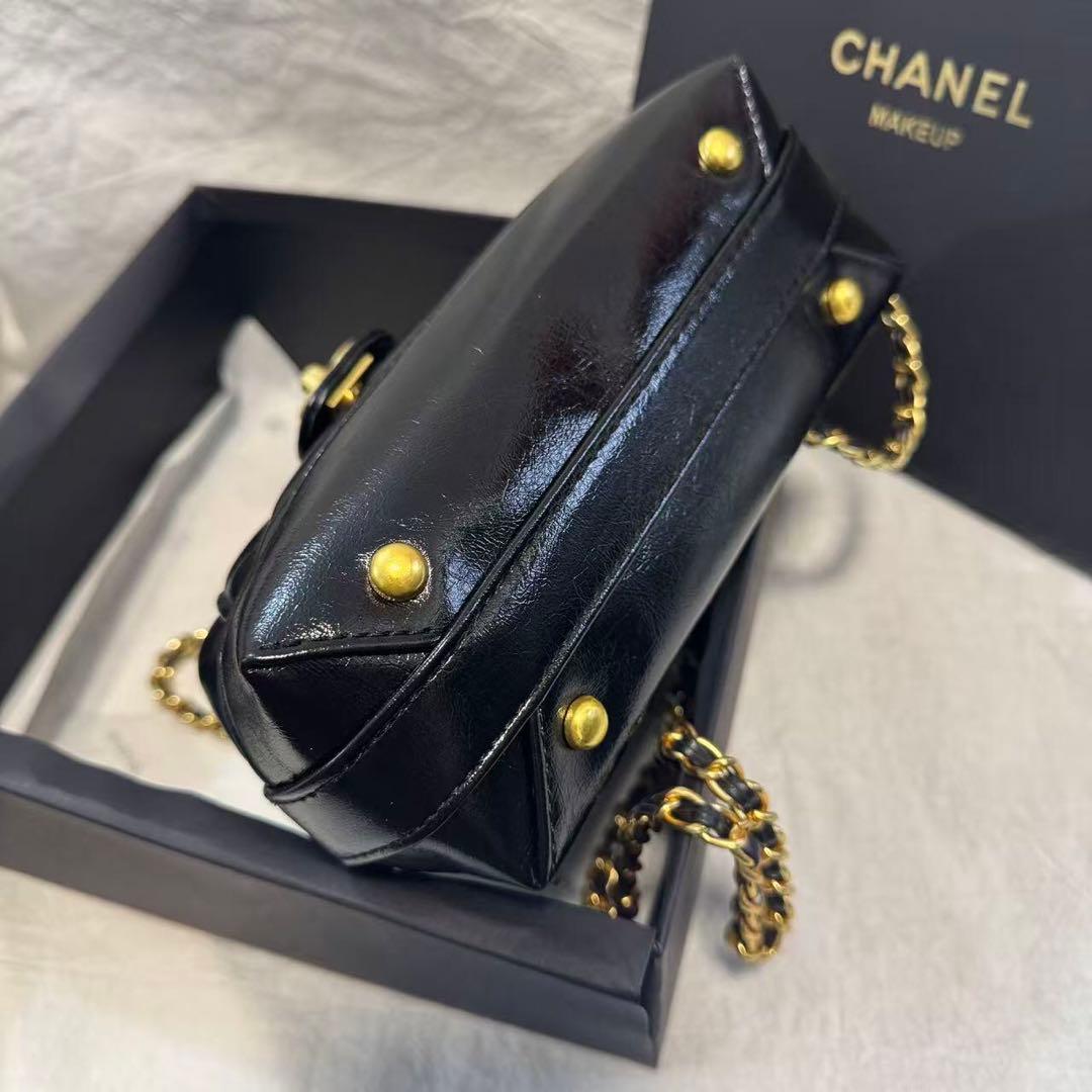 VIP限定 ノベルティキルティングチェーンショルダー エナメル バッグ