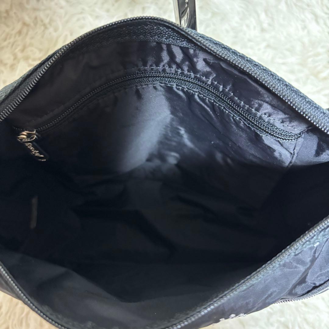 ❤️新品・タグ付き　LeSportsac 刺繍入りブラック ショルダーバッグ❤️