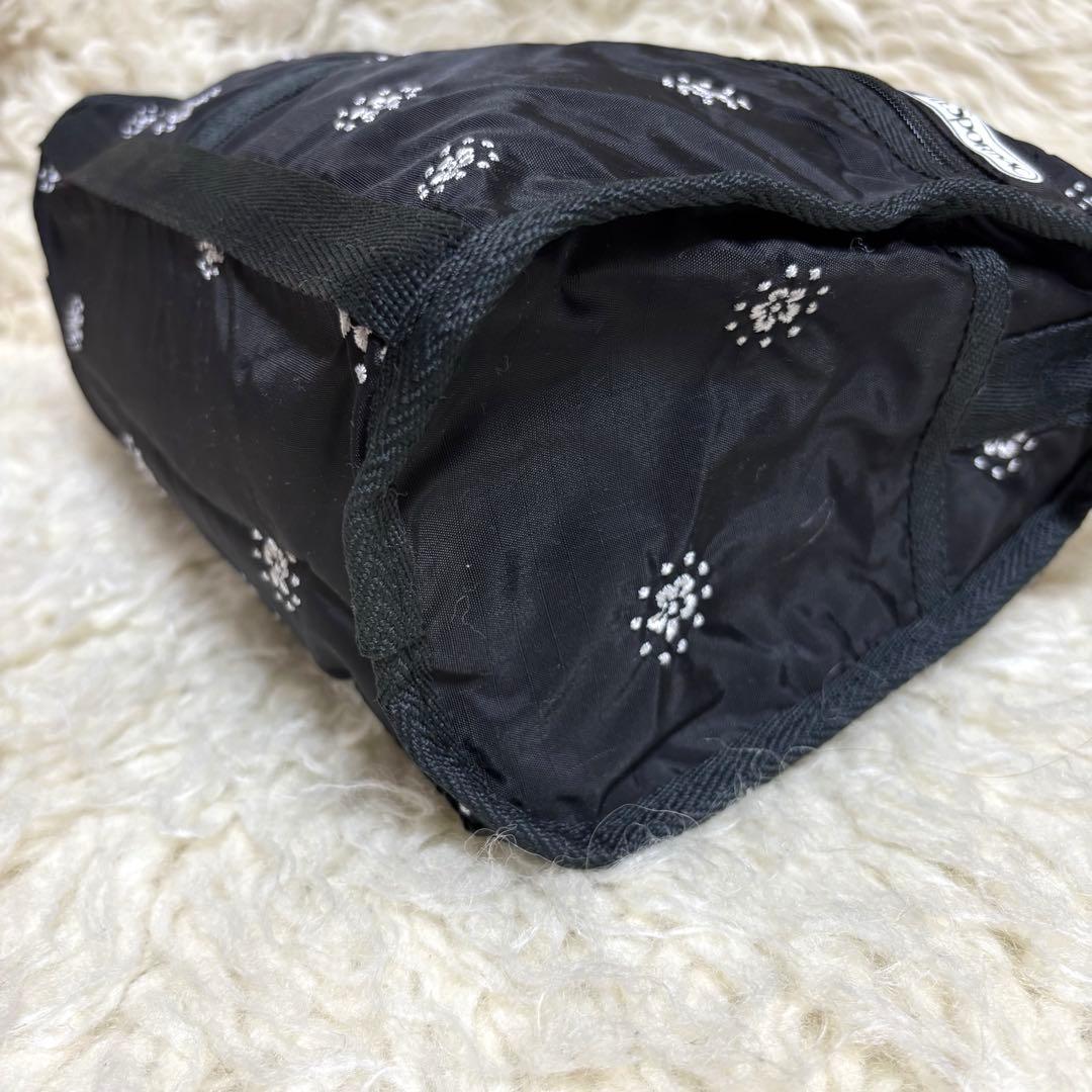 ❤️新品・タグ付き　LeSportsac 刺繍入りブラック ショルダーバッグ❤️