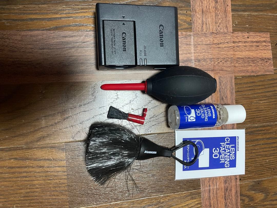 Canon EOS Kiss X10デジタル一眼レフ　標準、単焦点レンズ付き