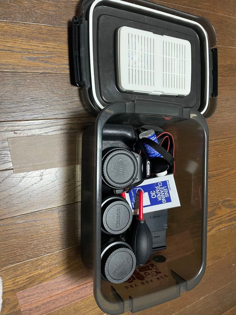 Canon EOS Kiss X10デジタル一眼レフ　標準、単焦点レンズ付き