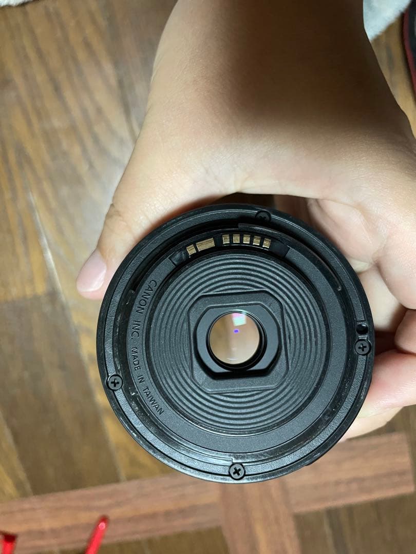 Canon EOS Kiss X10デジタル一眼レフ　標準、単焦点レンズ付き