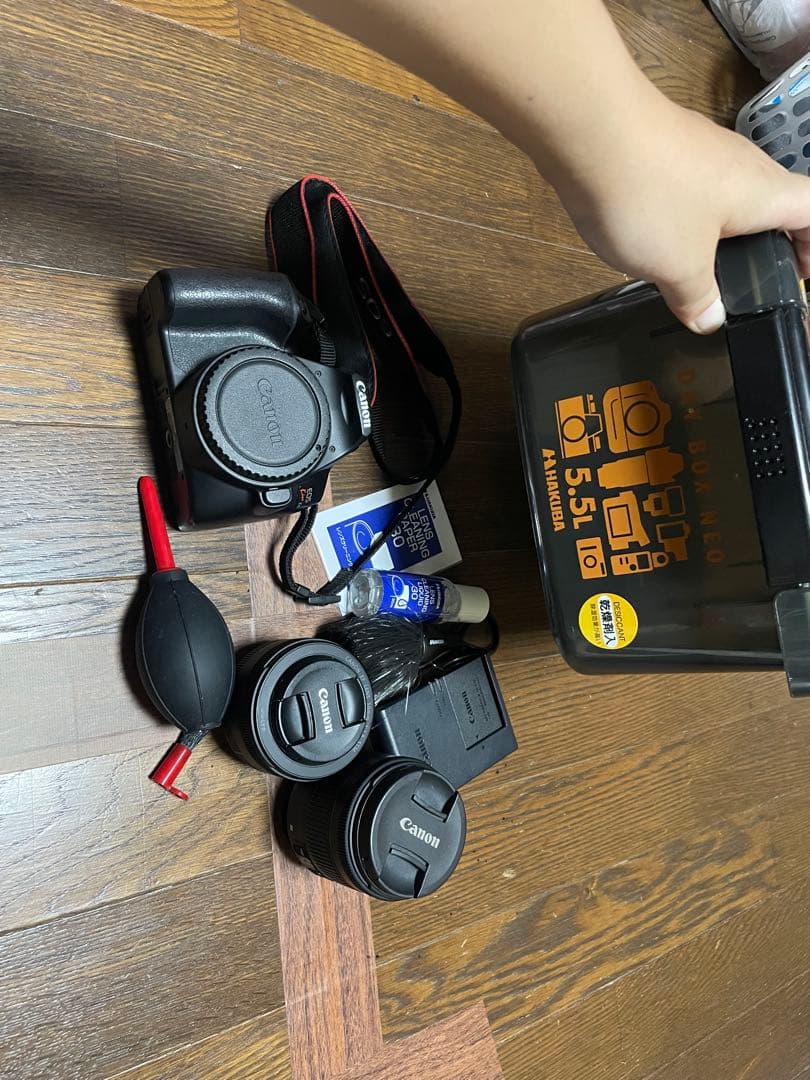 Canon EOS Kiss X10デジタル一眼レフ　標準、単焦点レンズ付き