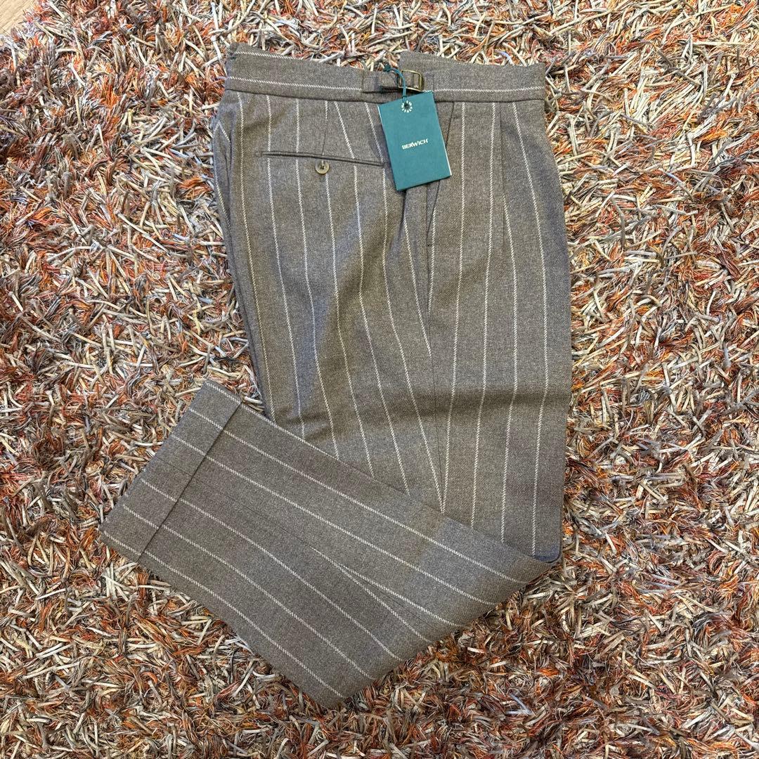 新品　BERWICH ベルウィッチ　スコッチ　チョークストライプ　ベージュ　48