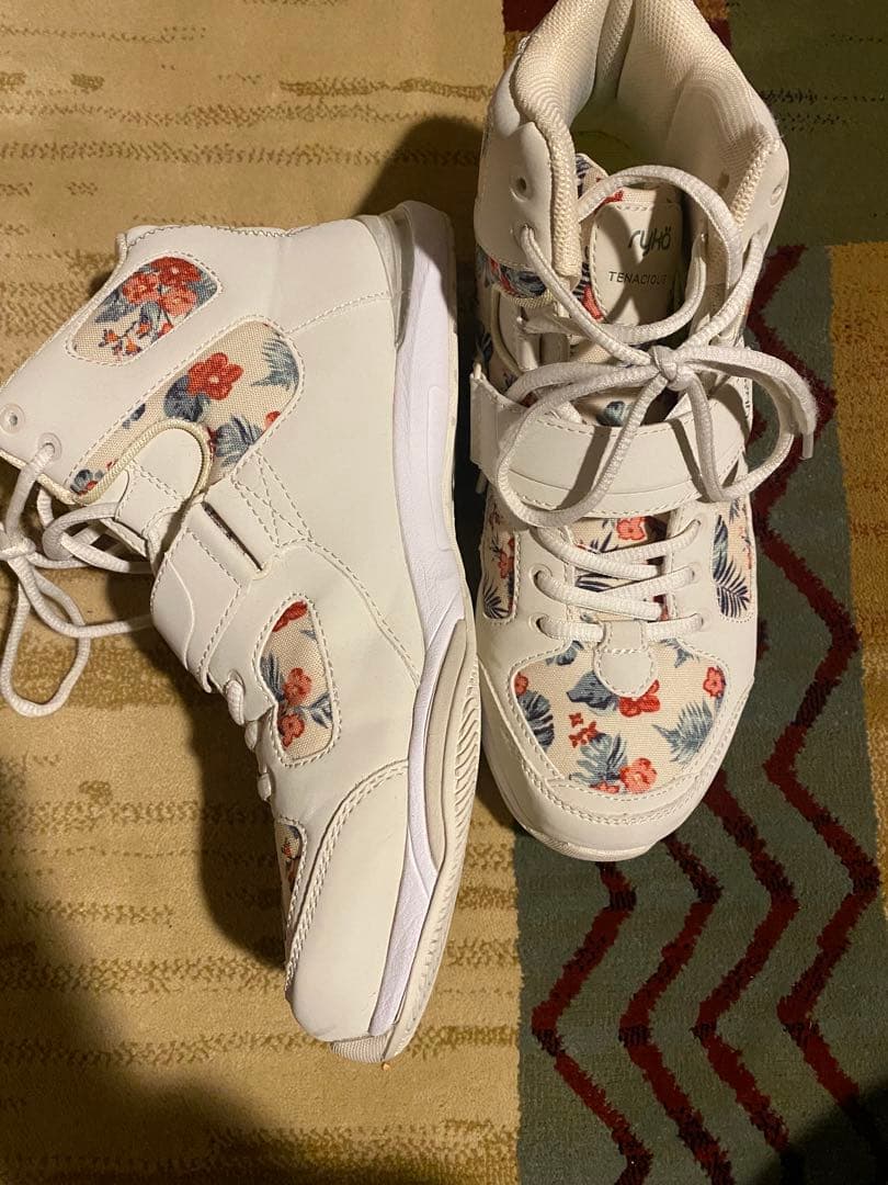 ⭐︎値下げ中⭐︎美品ライカシューズ24センチ　ジャザサイズ　エクササイズ