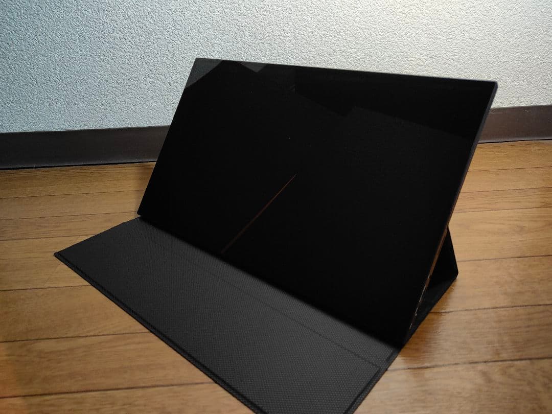 PROMETHEUS CAST 15.6インチ ディスプレイ