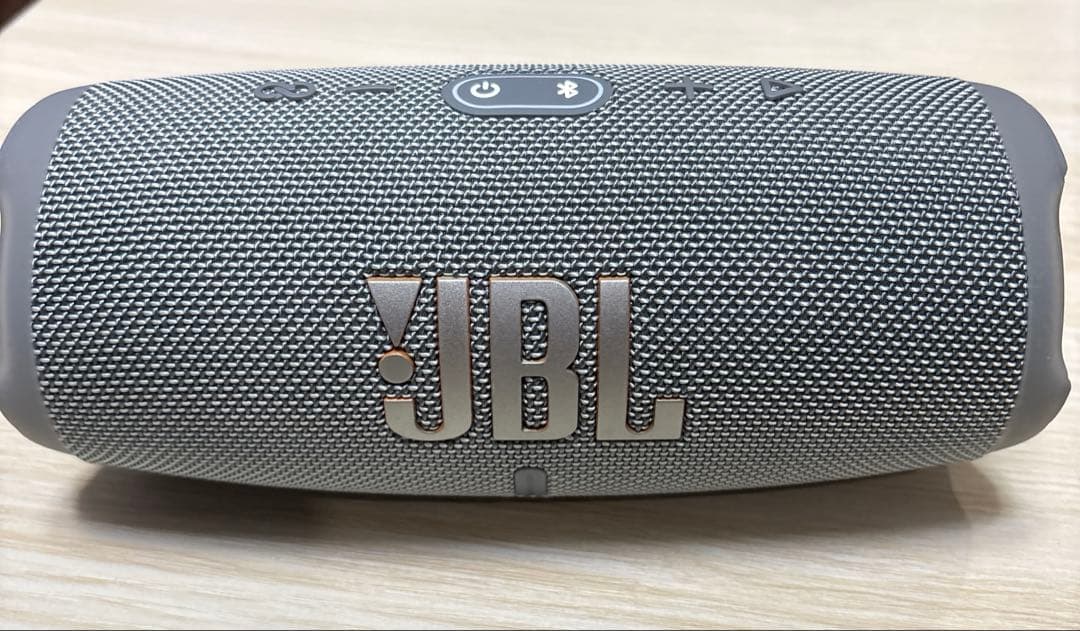 JBL charge5 グレー　ゴム部分の一部欠け以外は超美品