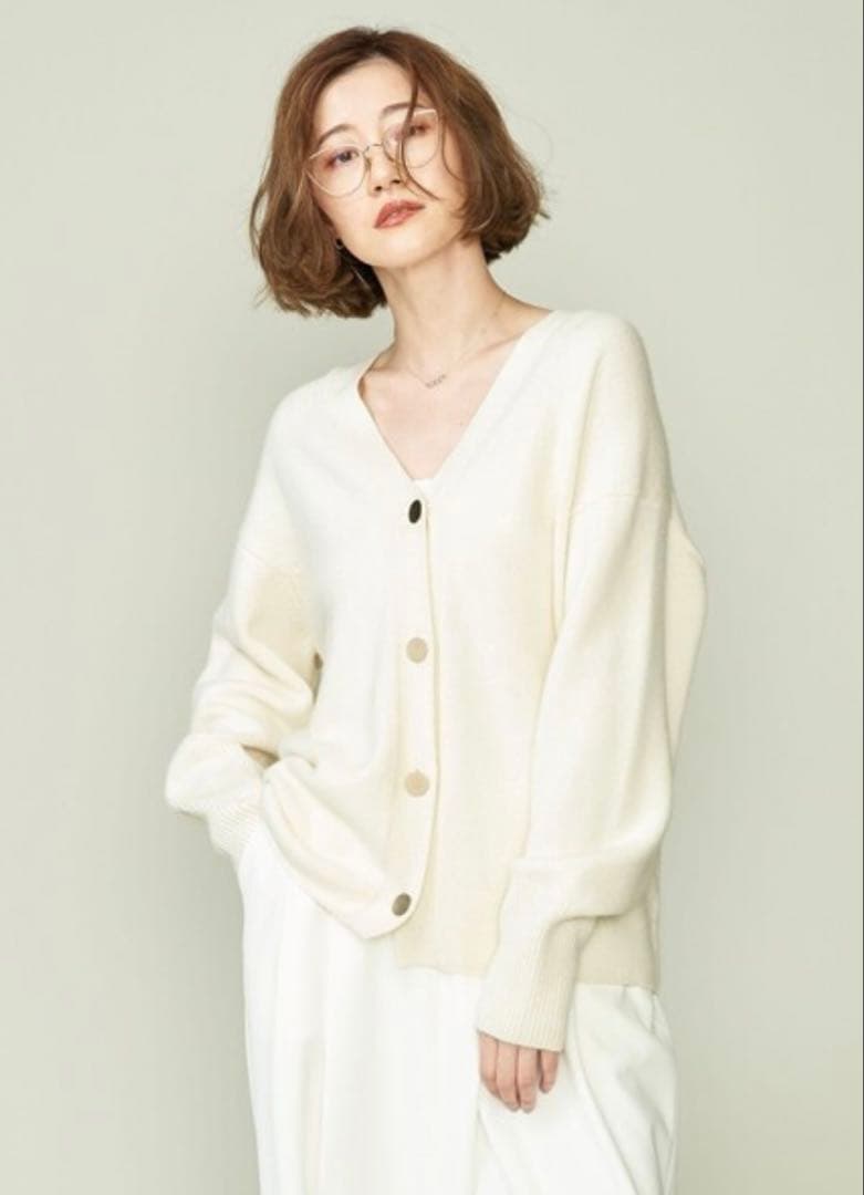 美品　conte コンテ　カーディガン　辺見えみり　メタルボタン