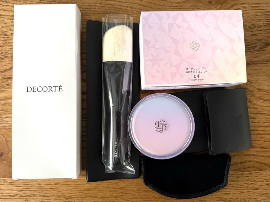 コスメデコルテ AQ オーラリフレクター 限定色04 新品　ブラシ付き