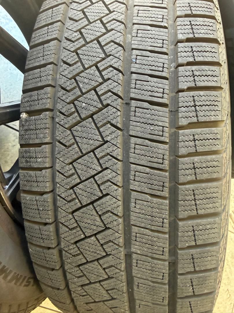 メルセデスベンツ GLB スタッドレスタイヤセット　235/55R18 バリ溝