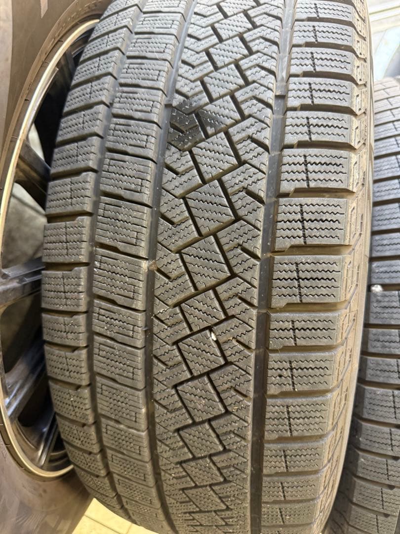 メルセデスベンツ GLB スタッドレスタイヤセット　235/55R18 バリ溝