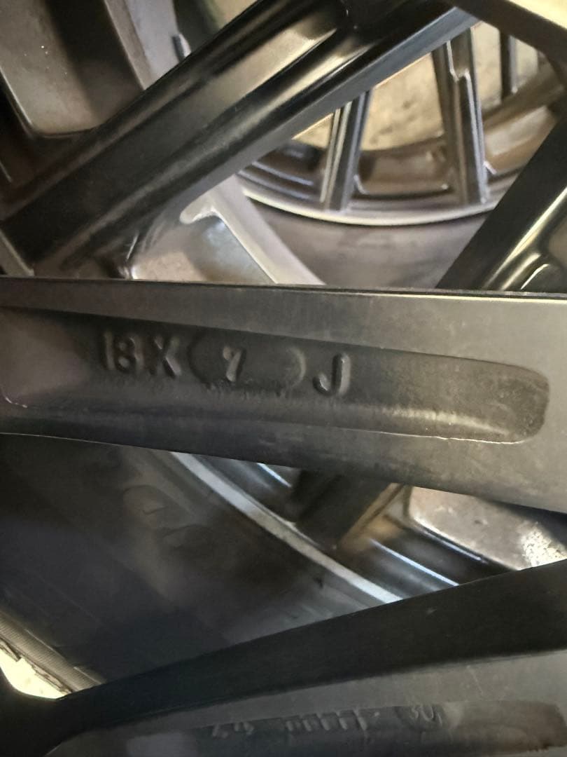 メルセデスベンツ GLB スタッドレスタイヤセット　235/55R18 バリ溝