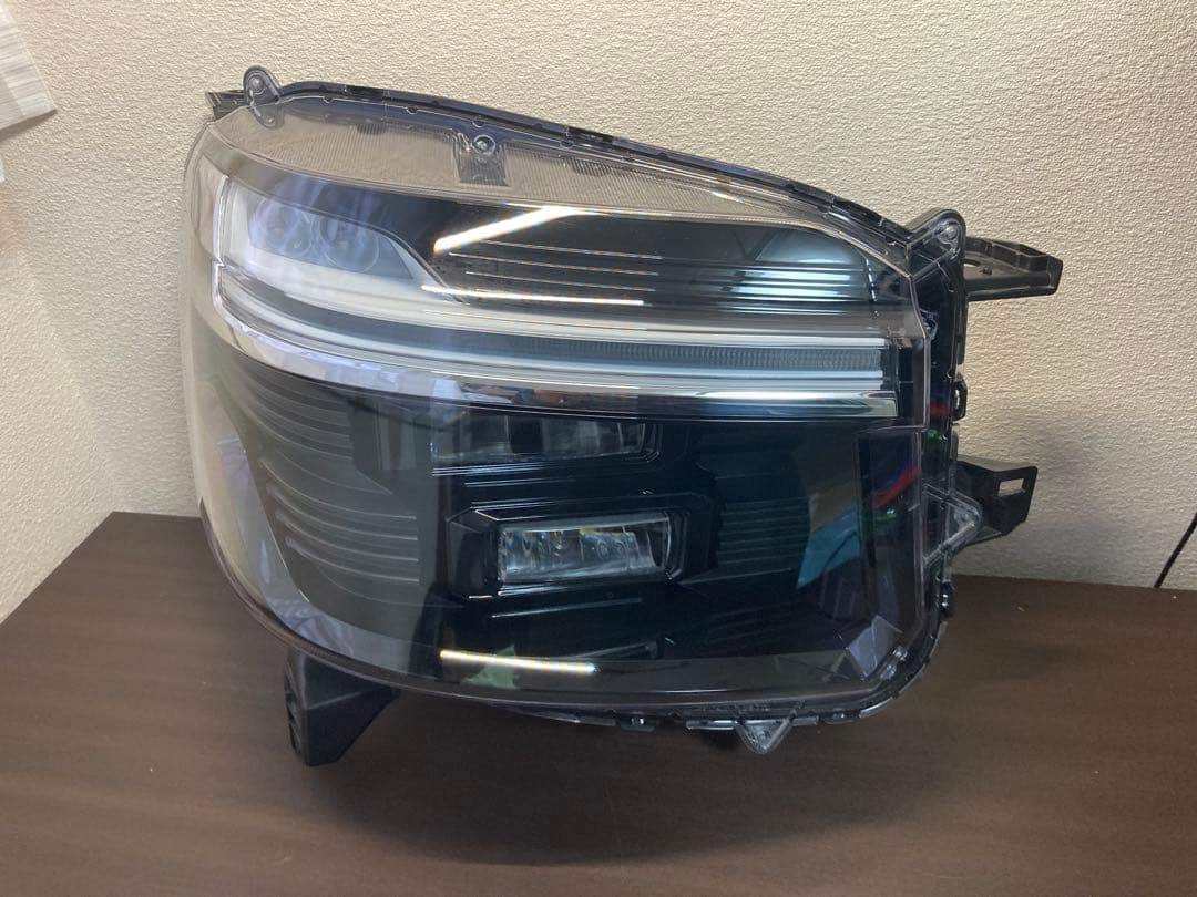 N-BOXカスタム(JF5) 右ヘッドライト　美品