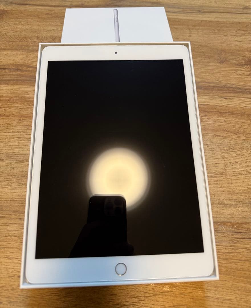 Apple iPad (第8世代) 32GB Wi-Fi + Cellular