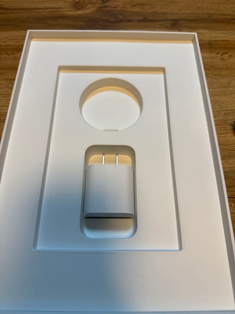 Apple iPad (第8世代) 32GB Wi-Fi + Cellular