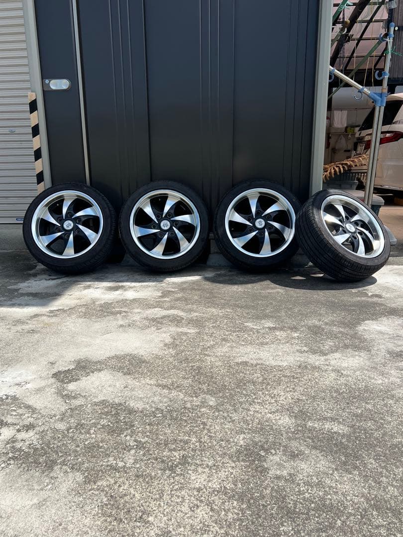 ハイエース　16インチホイール