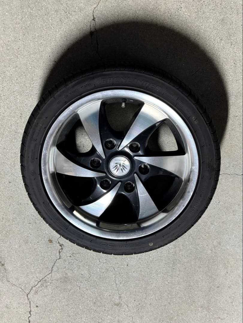 ハイエース　16インチホイール