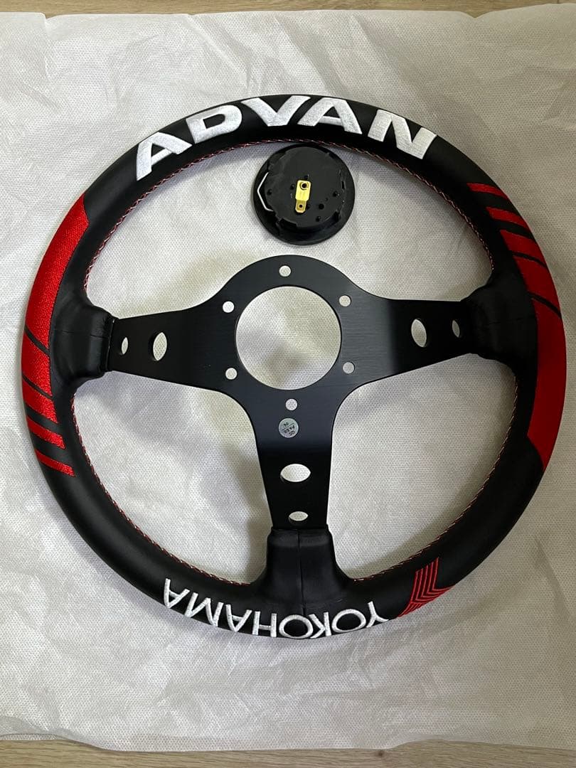 未使用【YOKOHAMA ADVAN VERTEX】ステアリング　レザー