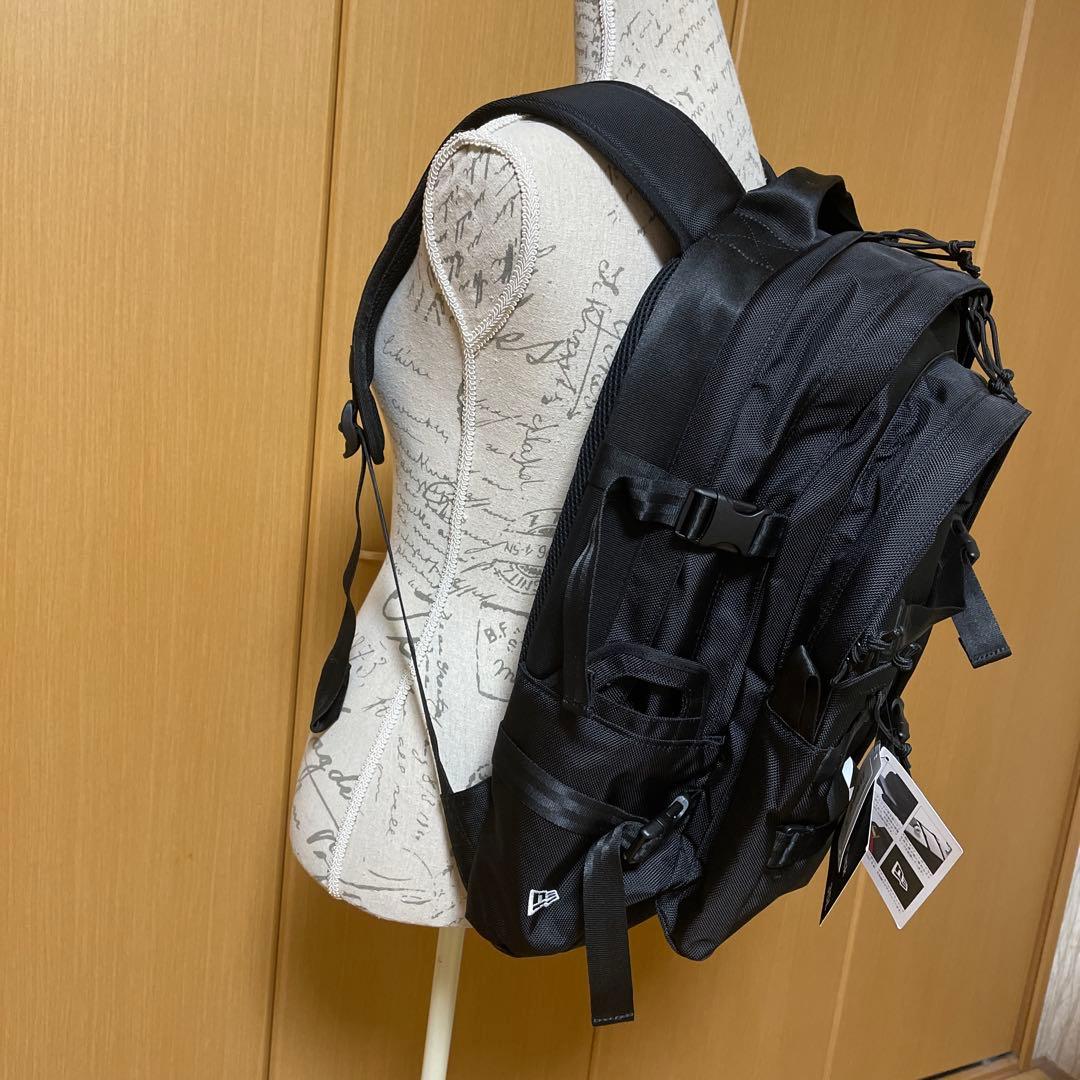 美品　NEW ERA ブラック バックパック