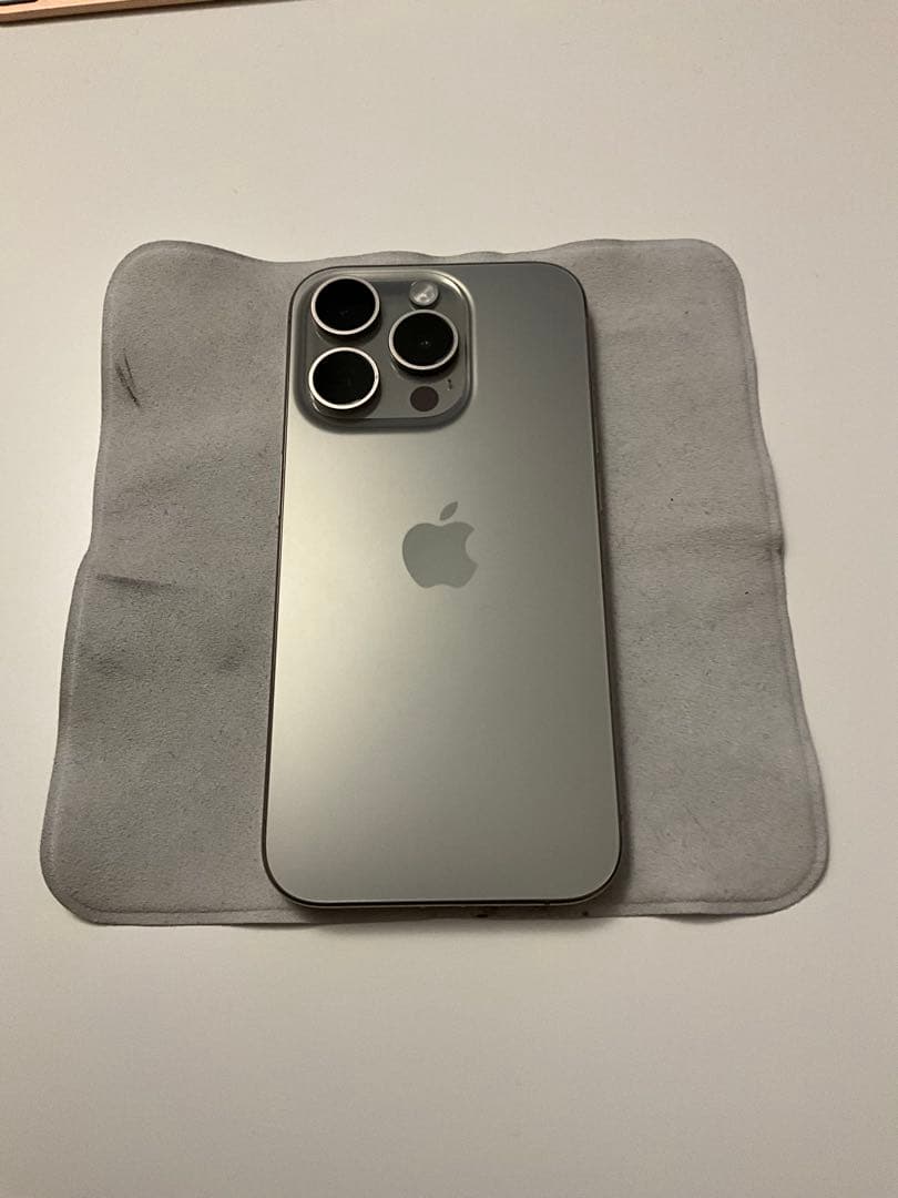 [美品]iPhone 15 Pro Natural Titanium 256GB