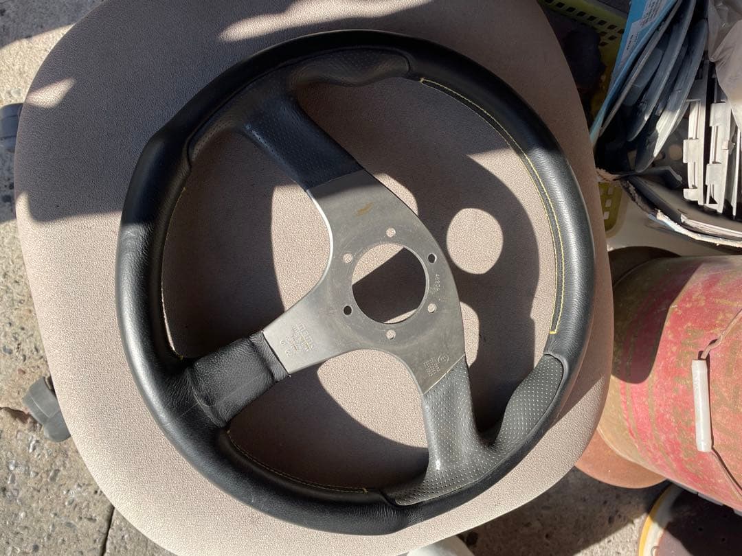 MOMO ステアリング D35 イタリア製