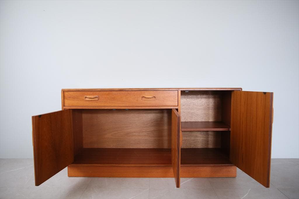 英国アンティークG-PLANジープラン製サイドボード/チェスト(92-140)