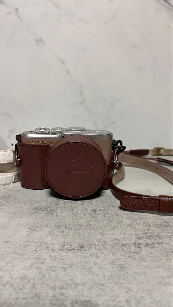 ☘️OLYMPUS PEN E-PL10 ダブルズームキット ☘️カメラがバー付