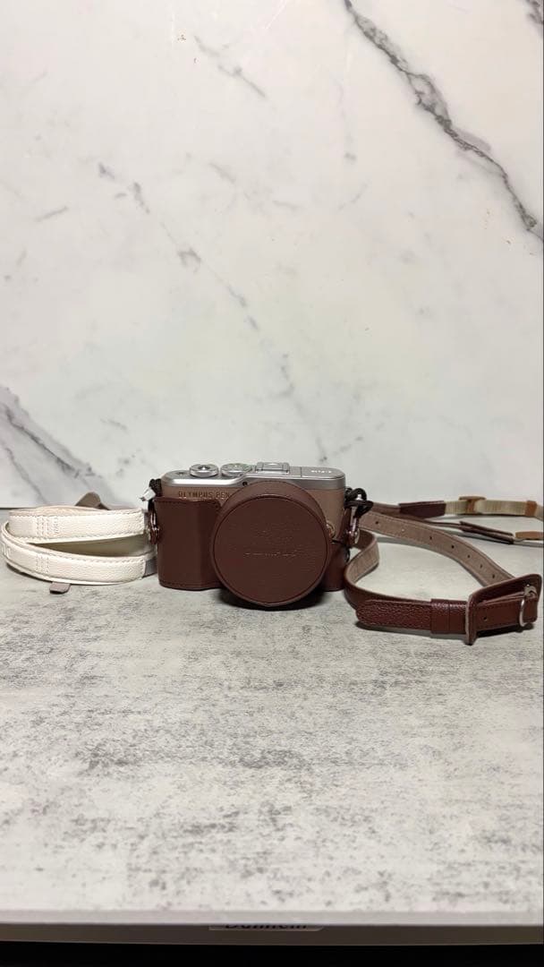 ☘️OLYMPUS PEN E-PL10 ダブルズームキット ☘️カメラがバー付