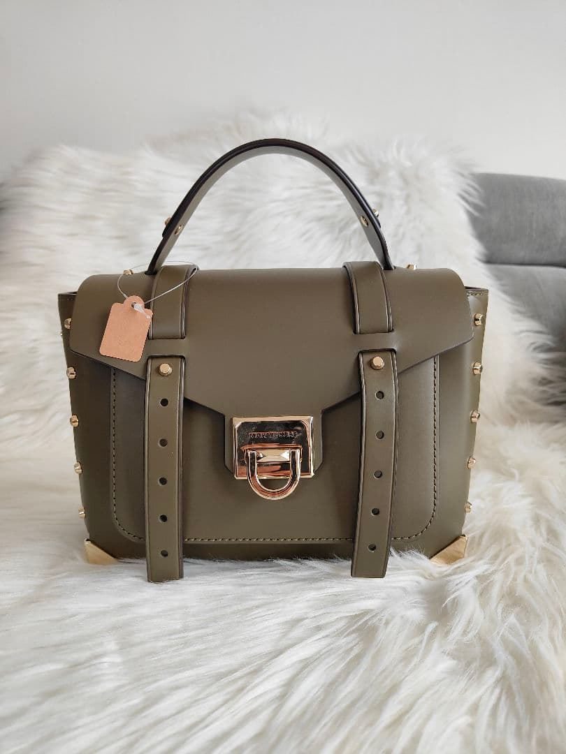 Michael Kors メッセンジャーバッグ オリーブグリーン スタッズ付き