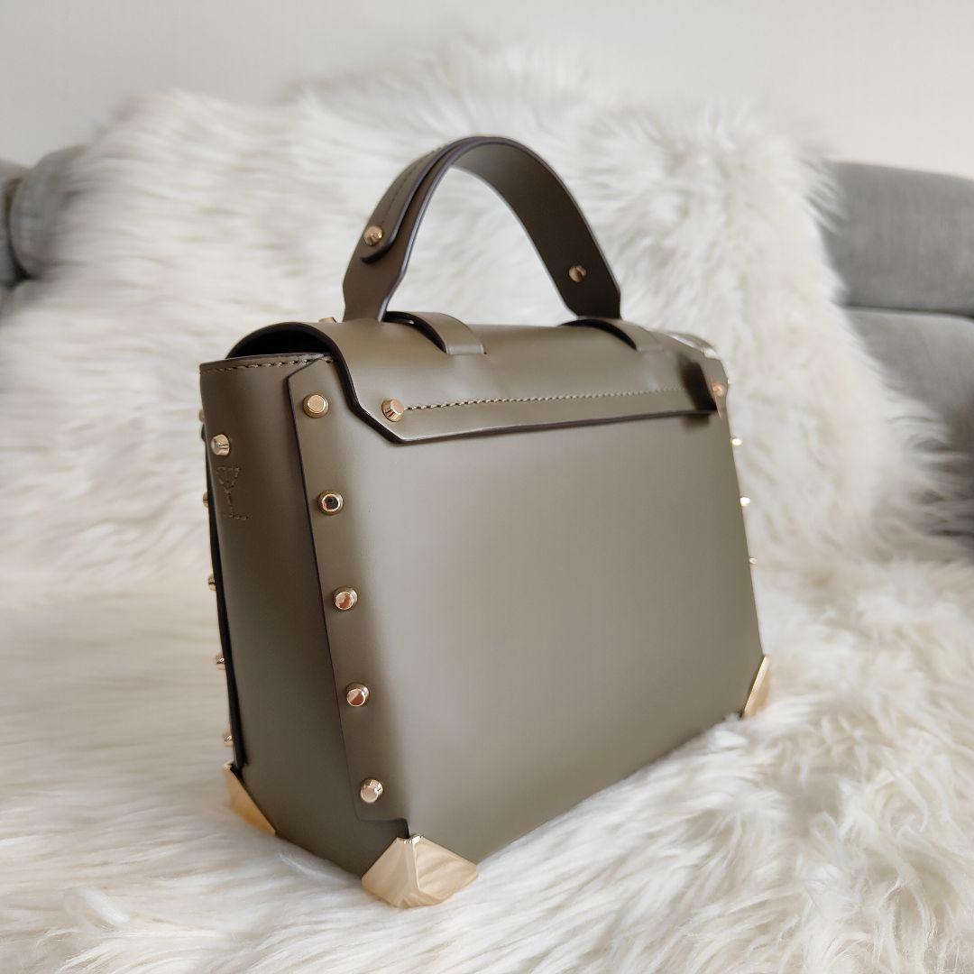 Michael Kors メッセンジャーバッグ オリーブグリーン スタッズ付き