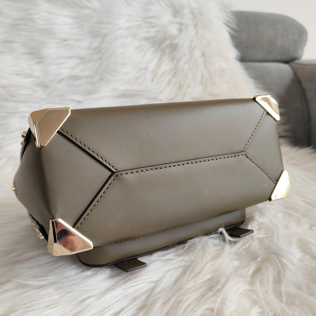 Michael Kors メッセンジャーバッグ オリーブグリーン スタッズ付き