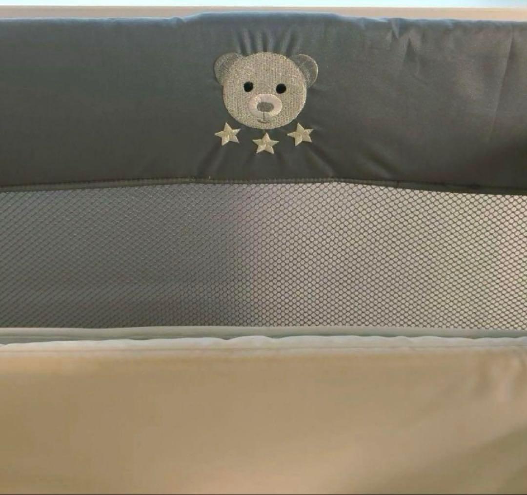 アップリカ　ココネルエアープラス　折りたたみ式ベビーベッド