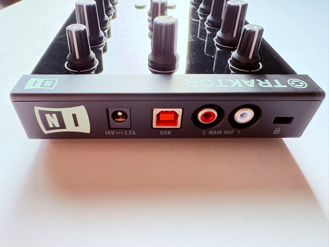 TRAKTOR KONTROL Z1 DJコントローラー 動作確認済 ケース付