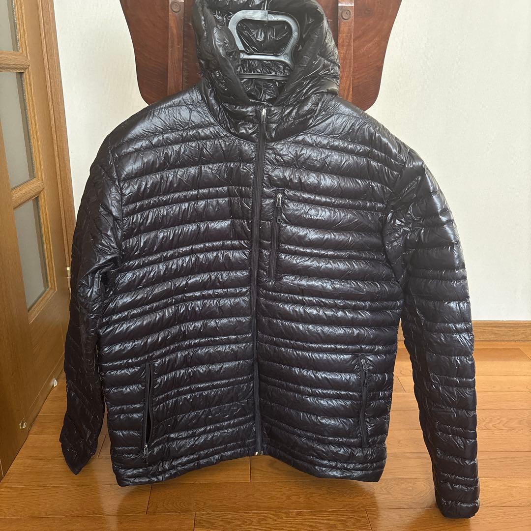 パタゴニアダウンパーカー黒　サイズＬ