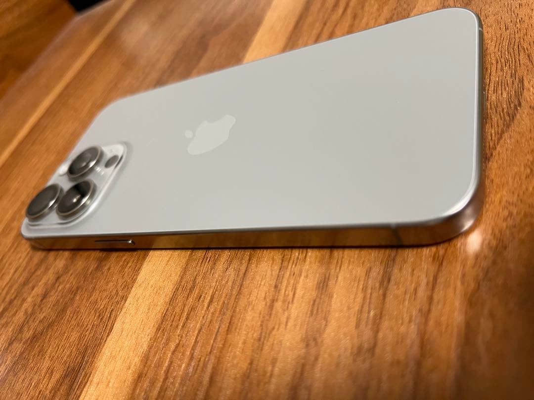 極美品　iPhone 15 Pro Max 256GB ナチュラルチタニウム