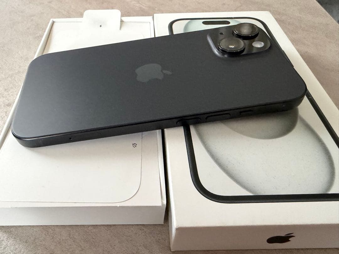 iPhone 15 128GB ブラック　SIMフリー