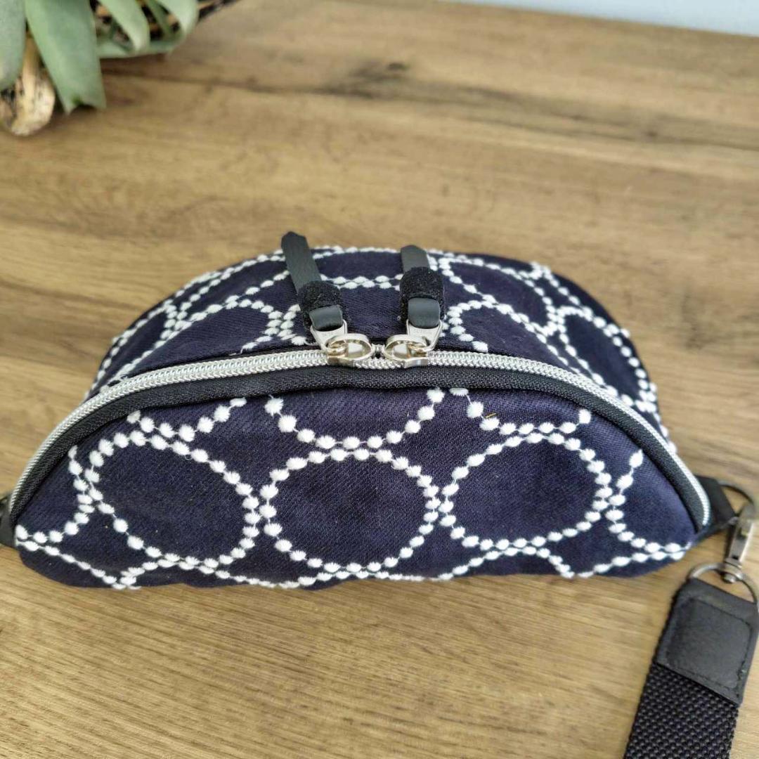 ミナペルホネン/tambourine タンバリンネイビー×白/ボディーバッグ本革