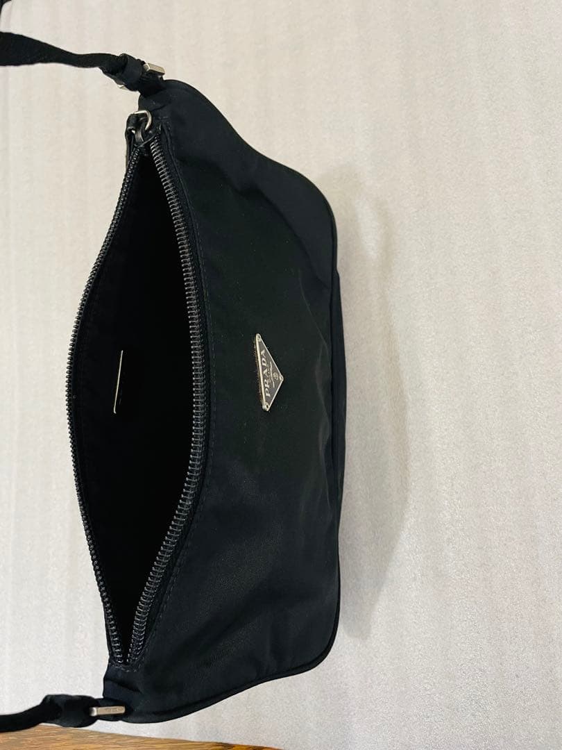 美品 PRADA ブラック ナイロン ハンドバッグ アクセサリーポーチ