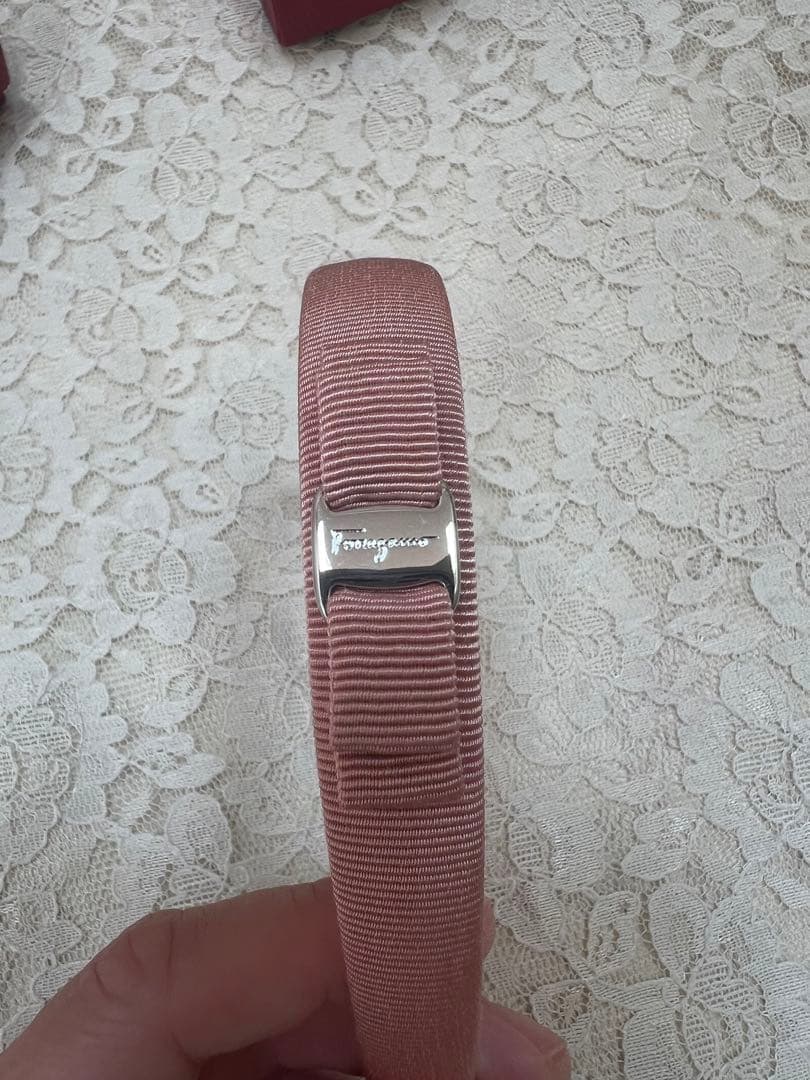 【新品、未使用】フェラガモ　カチューシャ　ピンク