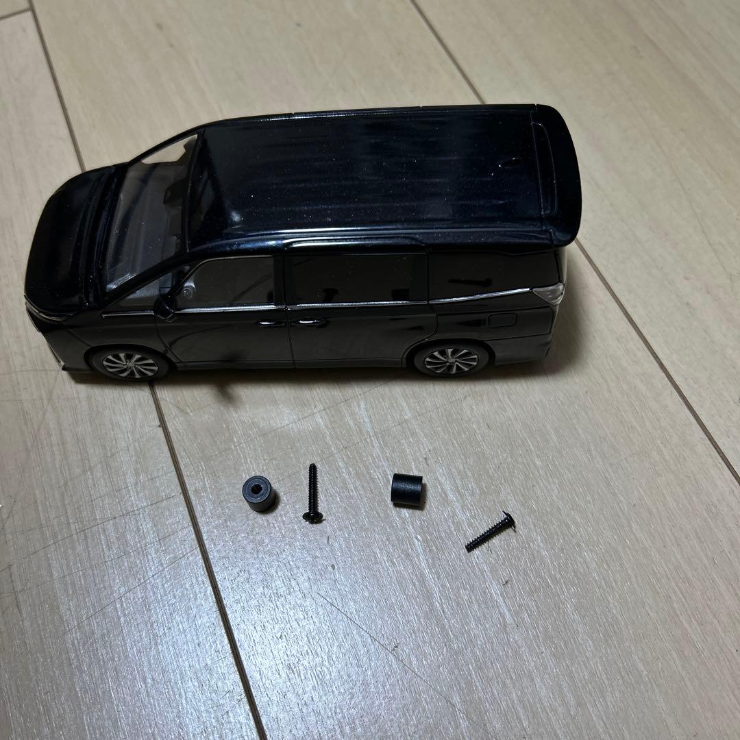 s.t8000トヨタ ノア（ホワイト）／ヴォクシー（ブラック）ミニカー