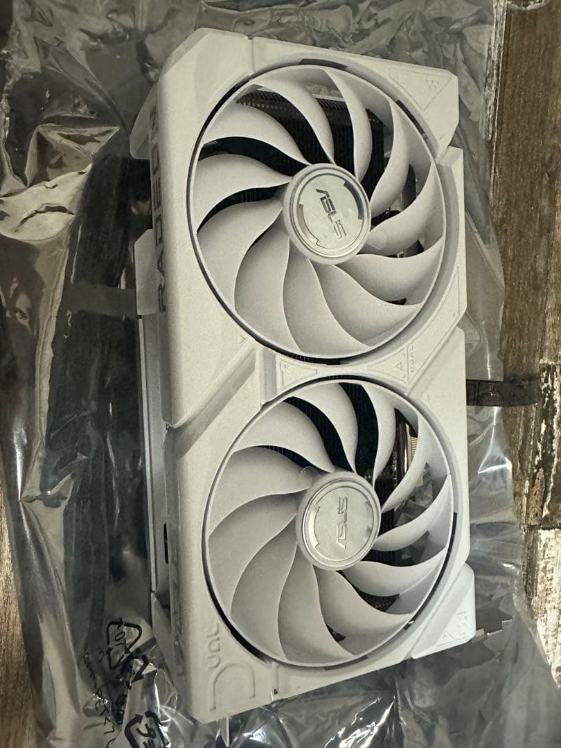 グラフィックボード・グラボ・ビデオカード ASUS Radeon RX 9060 XT 16GB