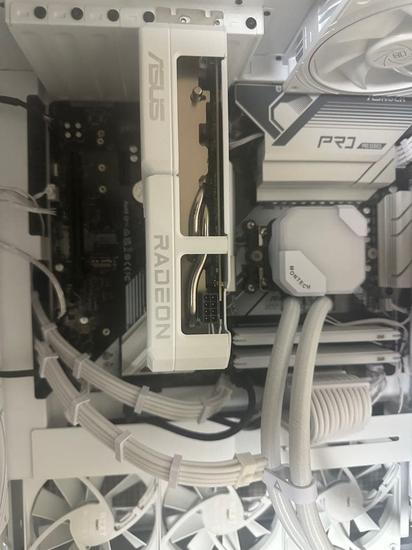 グラフィックボード・グラボ・ビデオカード ASUS Radeon RX 9060 XT 16GB