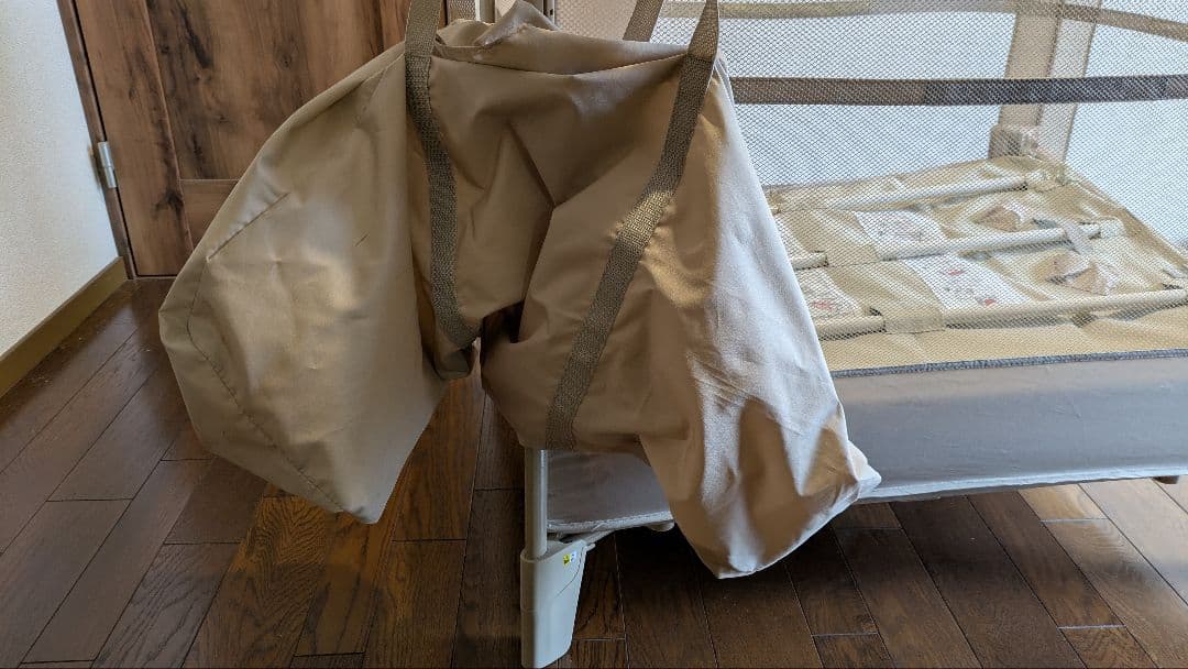 Apricaベビーベッド【ベビーサークル】収納袋付き