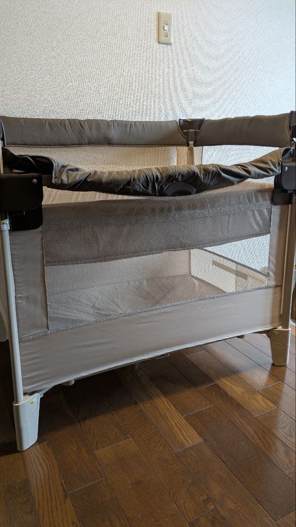 Apricaベビーベッド【ベビーサークル】収納袋付き